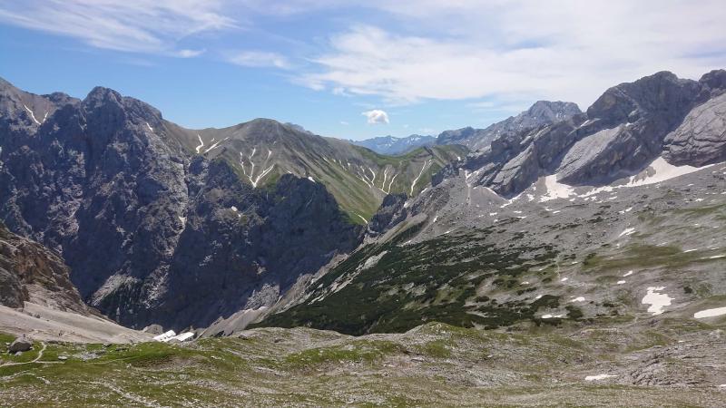 Featured image of post Hiking up the Zugspitze